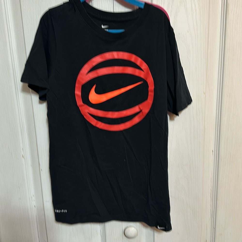 Boys dri fit tee. Never worn great condition